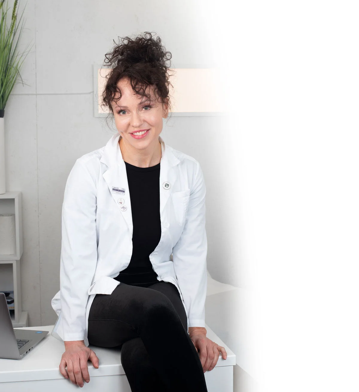 Monica Håland i klinikken på Bryne